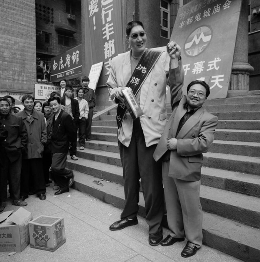 Giant, Fengdu, Sichuan Province, 1990